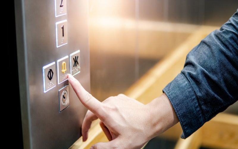 Bảng điều khiển thang máy là gì?