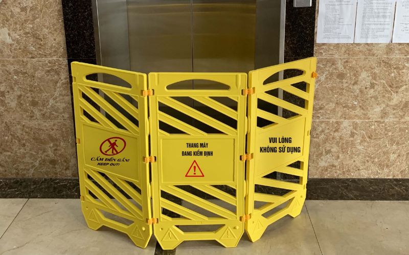 Hướng dẫn cách xử lý khi gặp cảnh báo an toàn trong thang máy