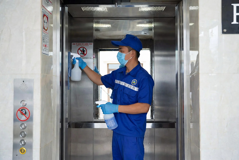Tầm quan trọng của dịch vụ vệ sinh thang máy chung cư định kỳ