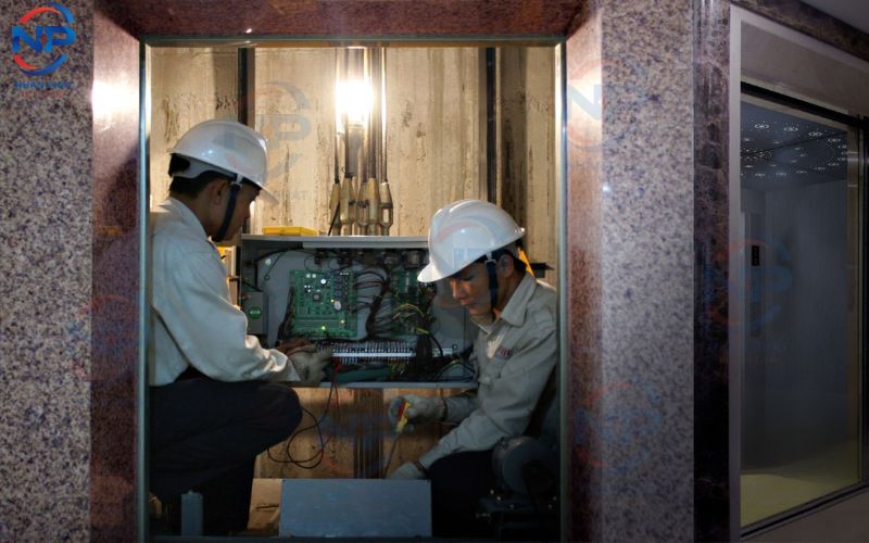 Thang máy phát ra tiếng ồn bất thường